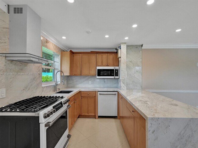 Foto del edificio - 881 NE 46th Ct