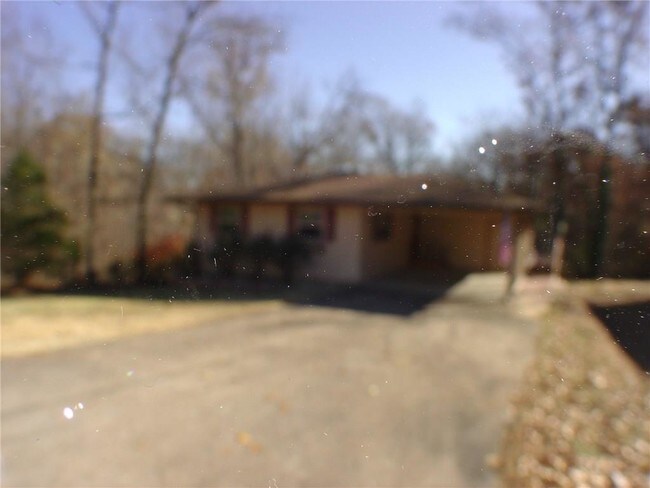 Building Photo - 4 Brentwood Dr