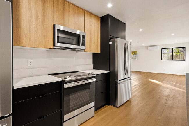 Building Photo - 152 Cuesta Dr