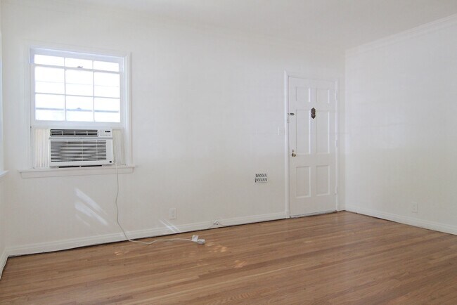 Foto del edificio - 10364 Ashton Ave