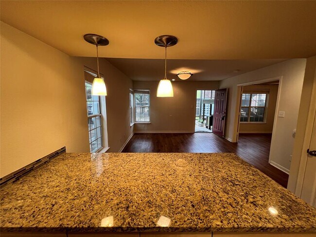 Foto del edificio - 7685 Northcross Dr
