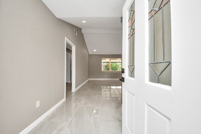 Foto del edificio - 16222 Forest Bend Ave