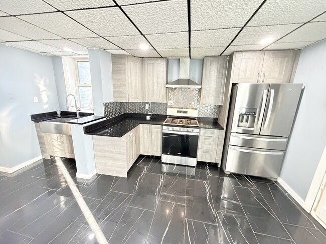 Building Photo - 2717 W Peterson Ave