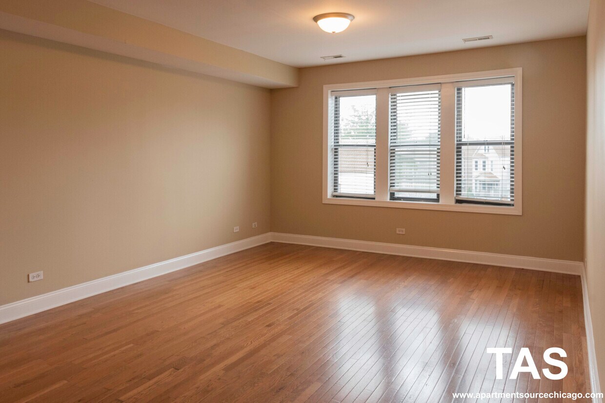Foto principal - 3727 N Elston Ave
