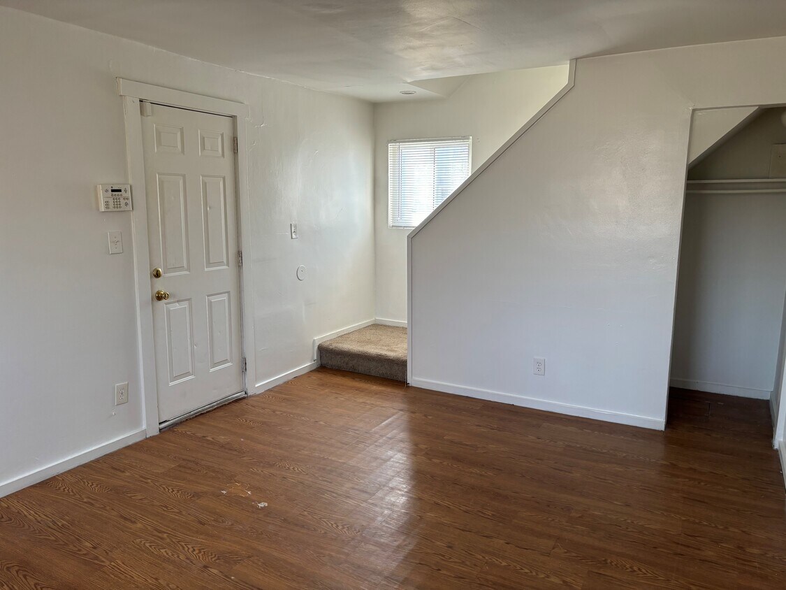 32446 Muskegon Ct, Westland, MI 48186 Townhome Rentals in Westland MI