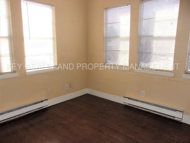 Foto del edificio - 1 Bed 1 Bath Apt in Edgemere Park Addition
