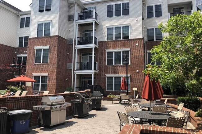 Foto del edificio - 350 W Elm St