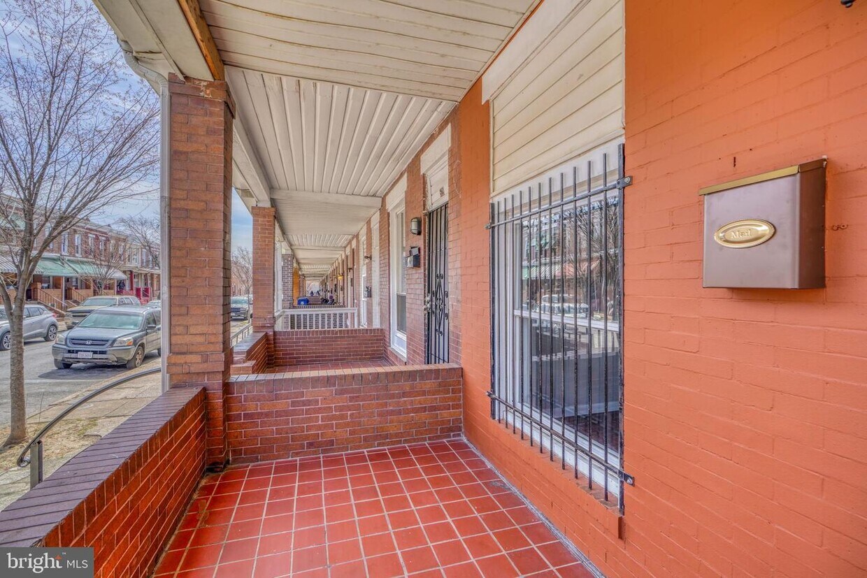 Primary Photo - 530 N Curley St