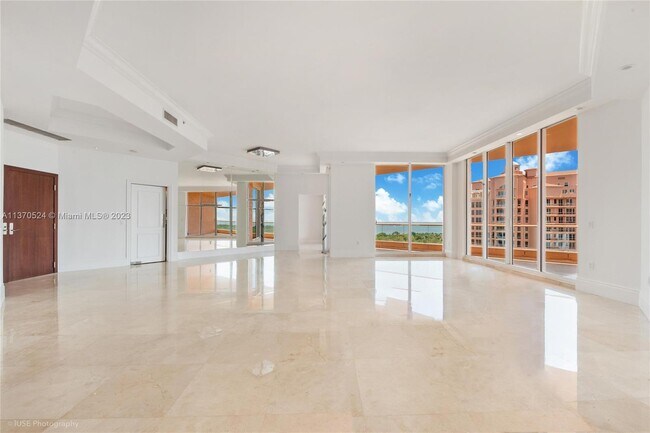 Foto del edificio - 60 Edgewater Dr