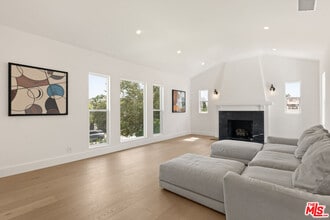 Building Photo - 545 N La Jolla Ave