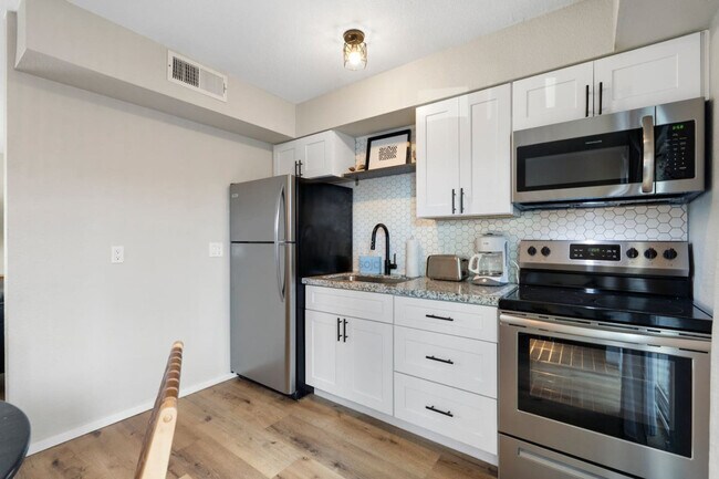 Foto del edificio - 3307 N 66th Pl