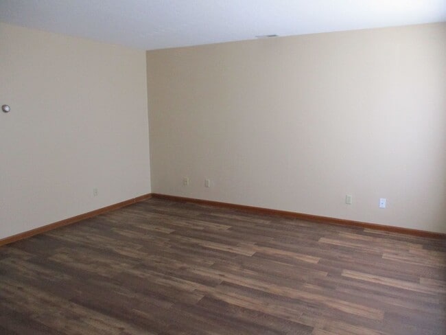 Building Photo - New Listing!!! 2 Bedroom Townhouse in Albion!!!