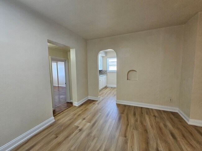 Building Photo - Charming Midtown House
