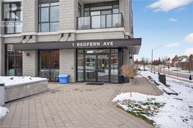 Photo du bâtiment - 1 Redfern Ave