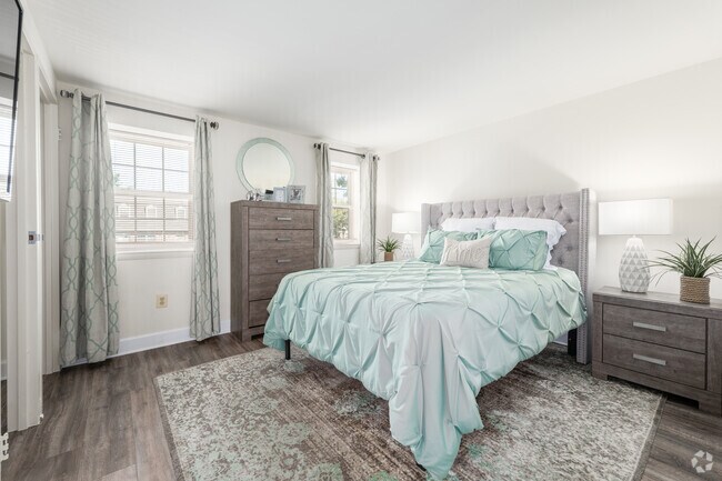 3 habitaciones, 1 baño - 1100 pies cuadrados - Dormitorio - Kingston Townhomes