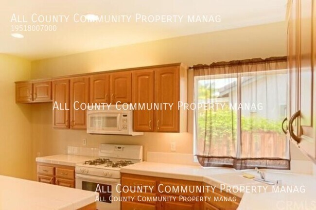Building Photo - !!!MOVE IN SPECIAL!!! 4 Bedroom 2 Bathroom...