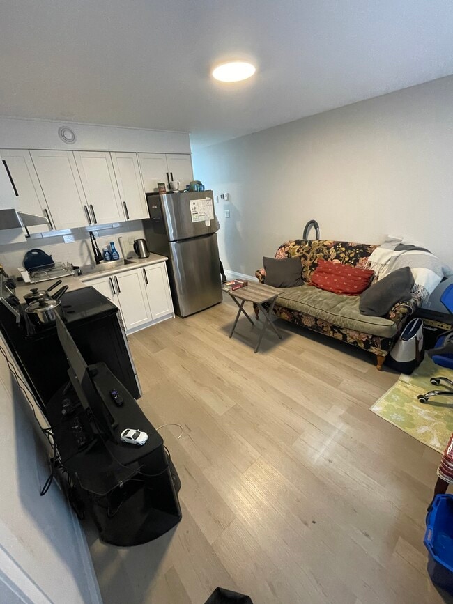 Building Photo - Upgraded 1-bedroom Unit