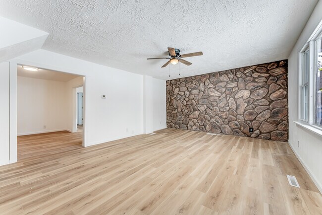 Foto del edificio - 2112 Gould Ave