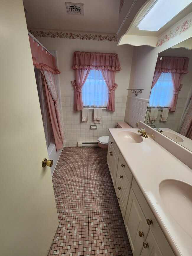 Foto del edificio - 5 Birch Dr