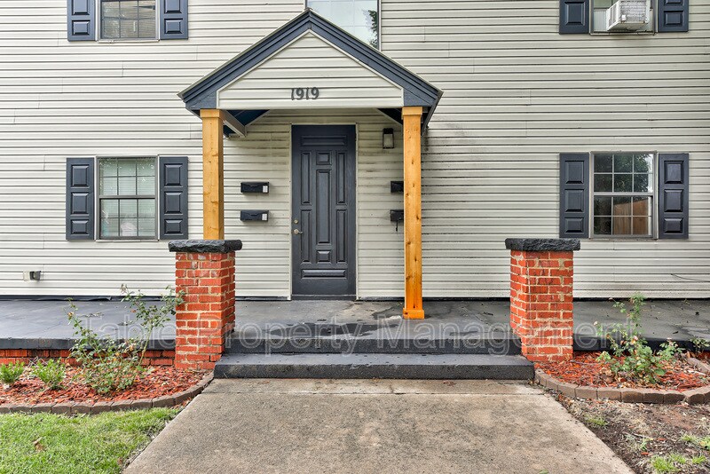 Primary Photo - 1919 NW 11th St
