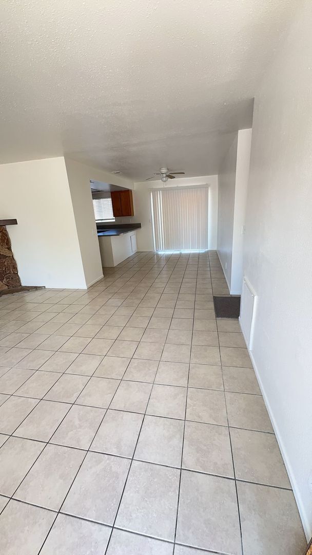 Building Photo - NEWLY UPDATED APPLE VALLEY HOME