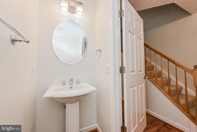 Building Photo - 8373 Millwood Dr