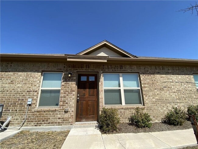 Building Photo - 2304 S Lakeline Blvd