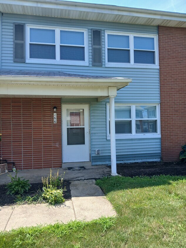 Primary Photo - 166 Buckeye Cir