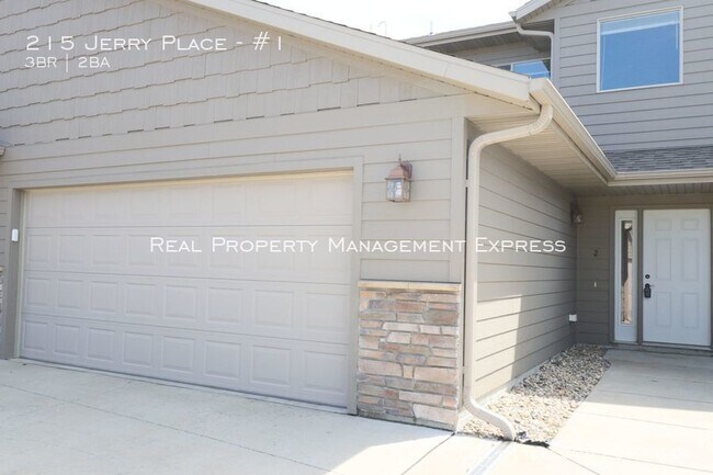 Building Photo - Spacious Townhouse in Tea!