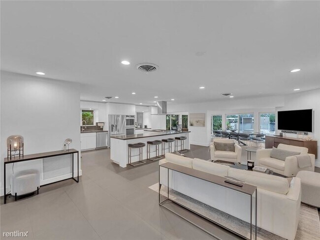 Foto del edificio - 4 br, 3 bath House - 1640 NE 43rd St
