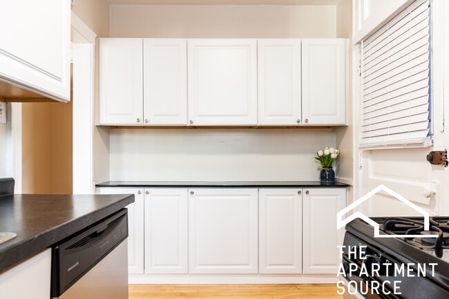 Photo - 4218 N Clark St Apartment