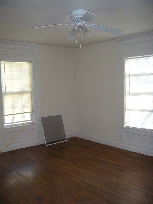 Building Photo - CUTEST COTTAGE IN ROSEDALE - 2BD 1BA $2100