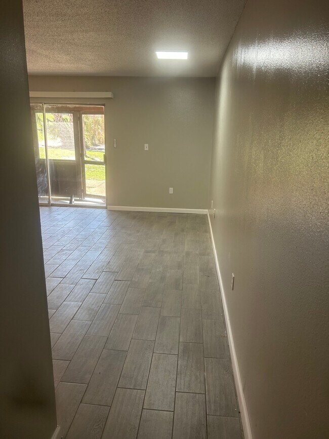 Foto del edificio - 401 Marshall Ct