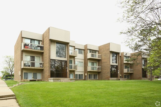 Foto del edificio - Clover Tree Apartments