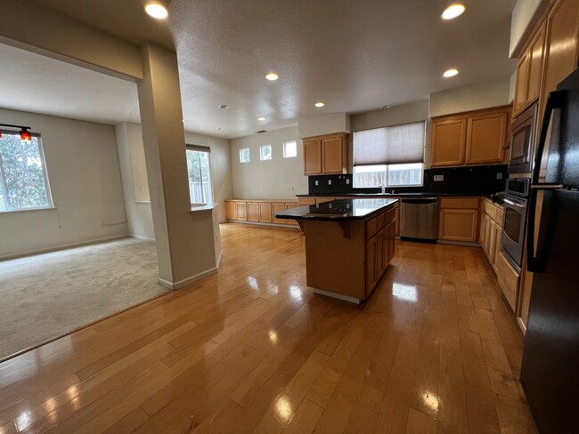 Building Photo - 3517 Park Ridge Dr