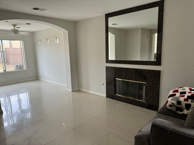 Foto del edificio - 3215 Glancy Dr
