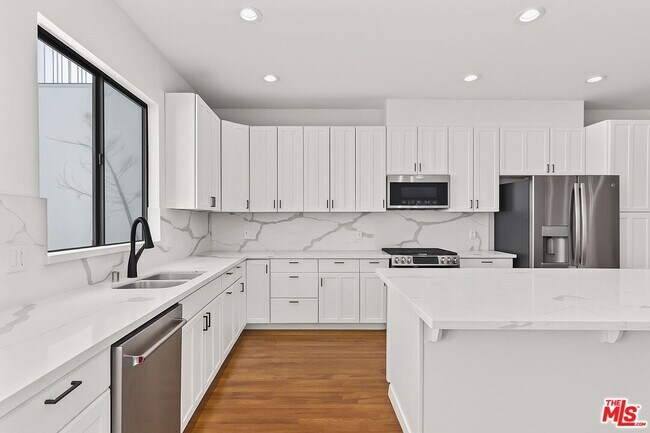 Building Photo - 2646 Rinconia Dr