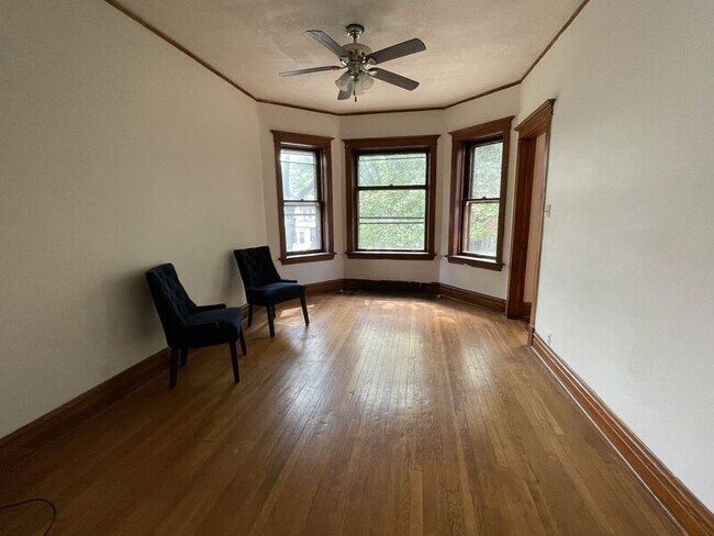 Foto del edificio - 2942 W Belden Ave