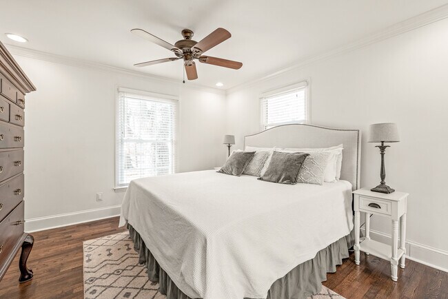 Foto del edificio - 5015 Baylor Dr