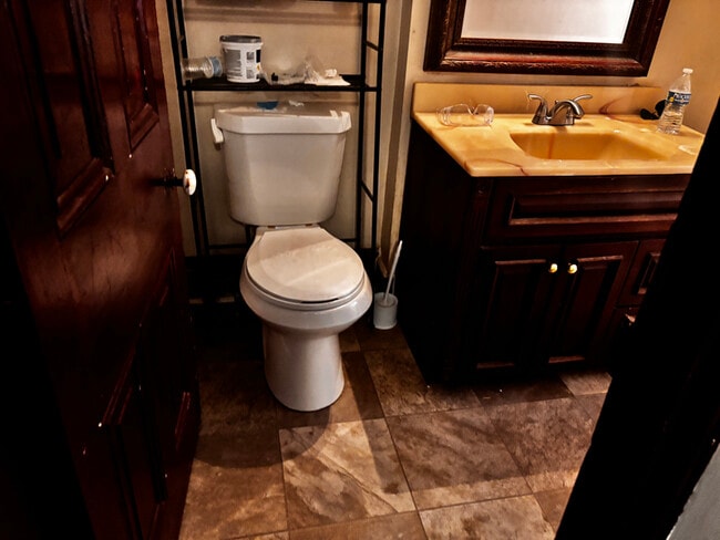 Building Photo - 1xx S Walnut St