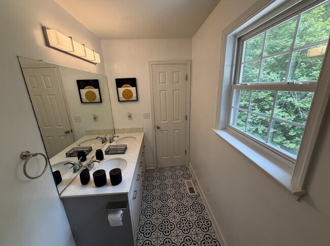 Foto del edificio - 6811 Sawmill Cir