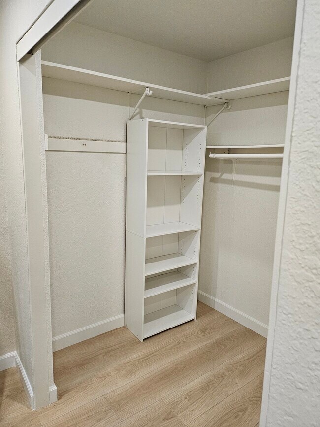 Foto del edificio - 15116 Freeman Ave