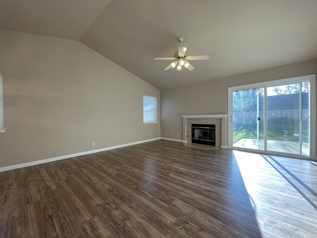 Building Photo - 6 Knotts Glen Ct
