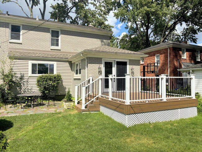 Foto del edificio - 906 Putney St