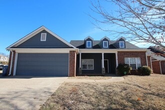 Building Photo - 800 Rugby Ln