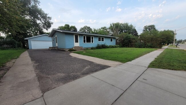DRIVEWAY - 2212 Bartlett Ave