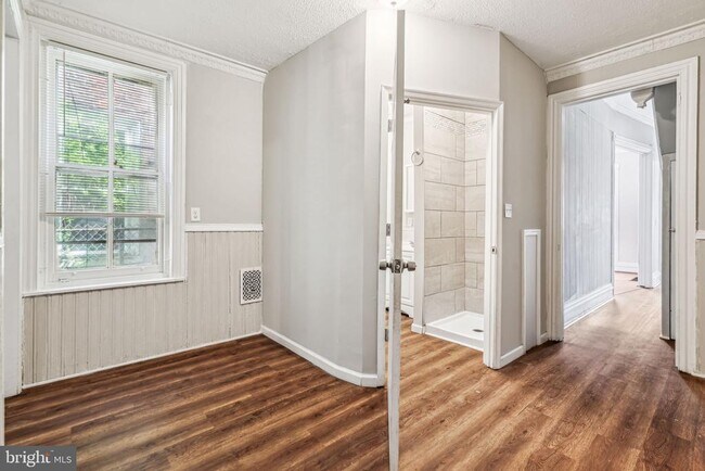 Building Photo - 2227 Page St