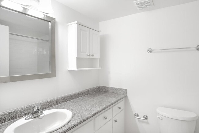 Building Photo - Carrefour Dorval