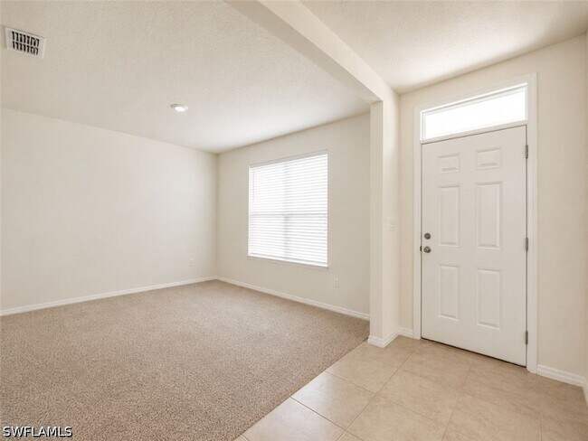 Foto del edificio - 2736 Dumont Ln
