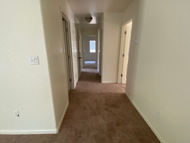 Foto del edificio - Charming home for rent in Visalia